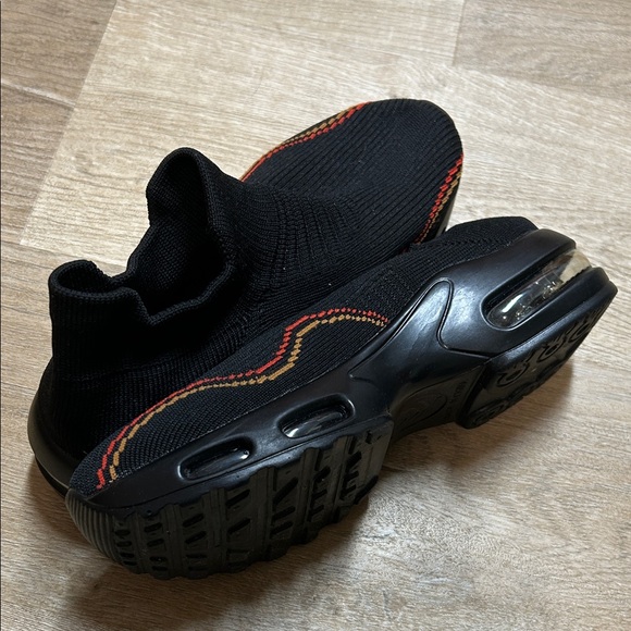 Black and Red Knit Slip-On Sneakers - Picture 5 of 8